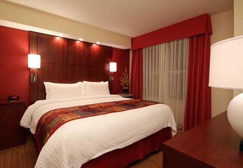 By Marriott Edison/raritan Center 3*