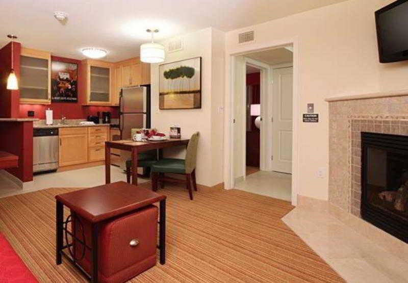 Hotel By Marriott Edison/raritan Center