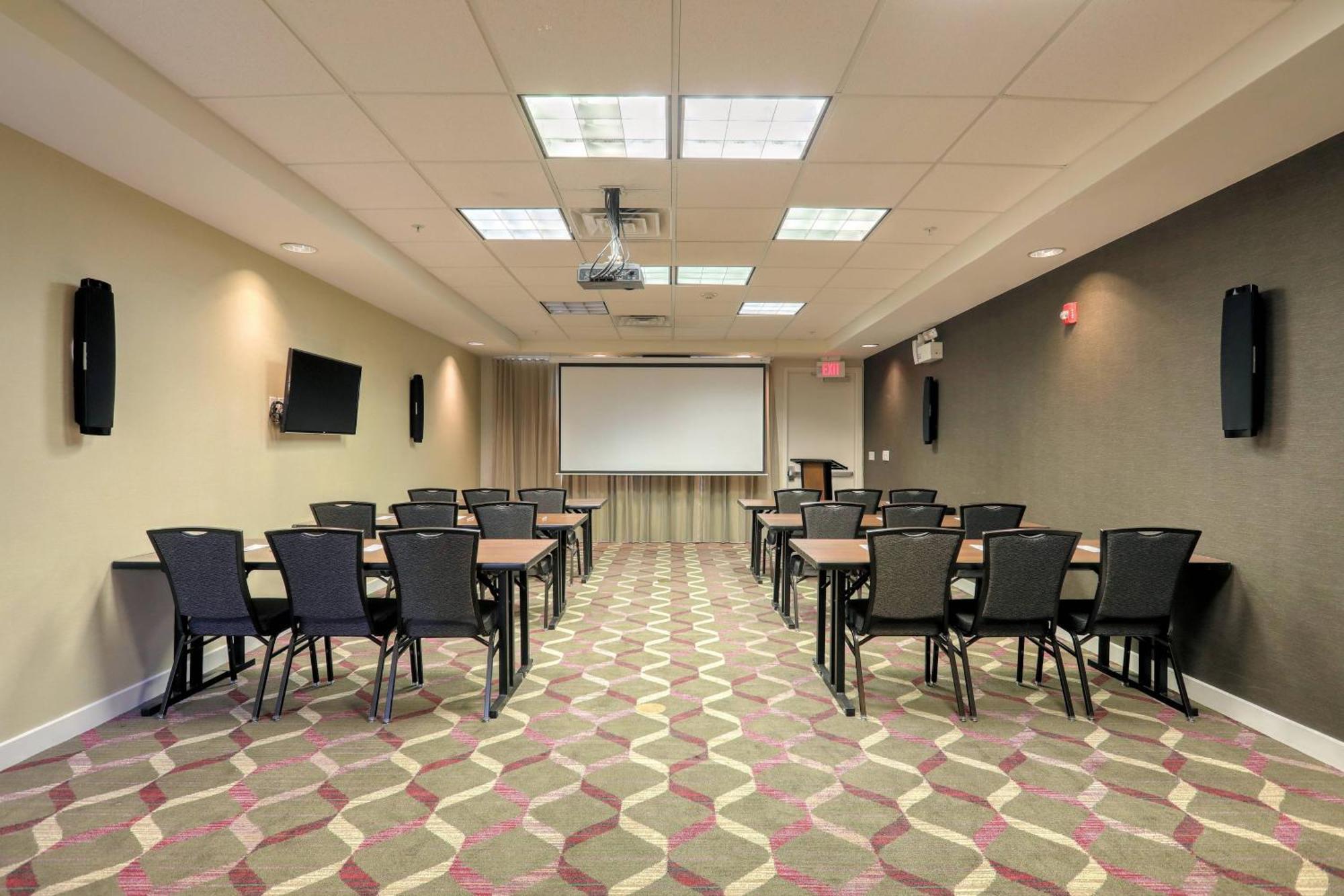 By Marriott Edison/raritan Center Hotel 3*