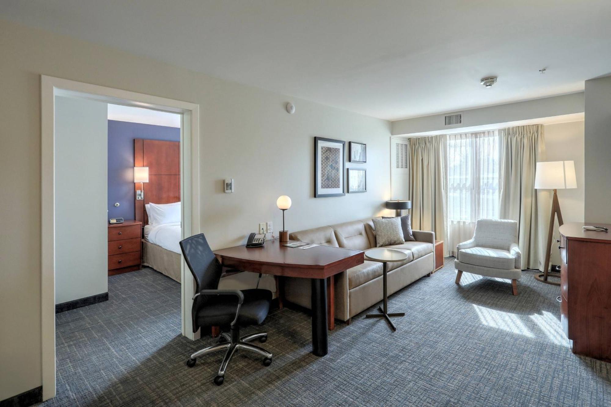 By Marriott Edison/raritan Center Hotel 3*