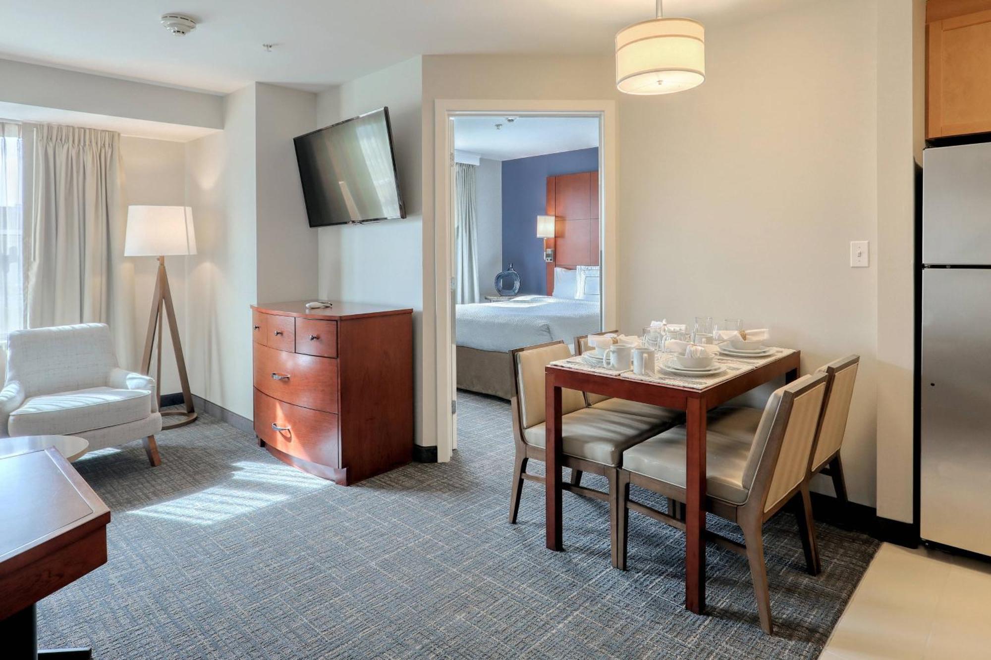By Marriott Edison/raritan Center Hotel Woodbridge
