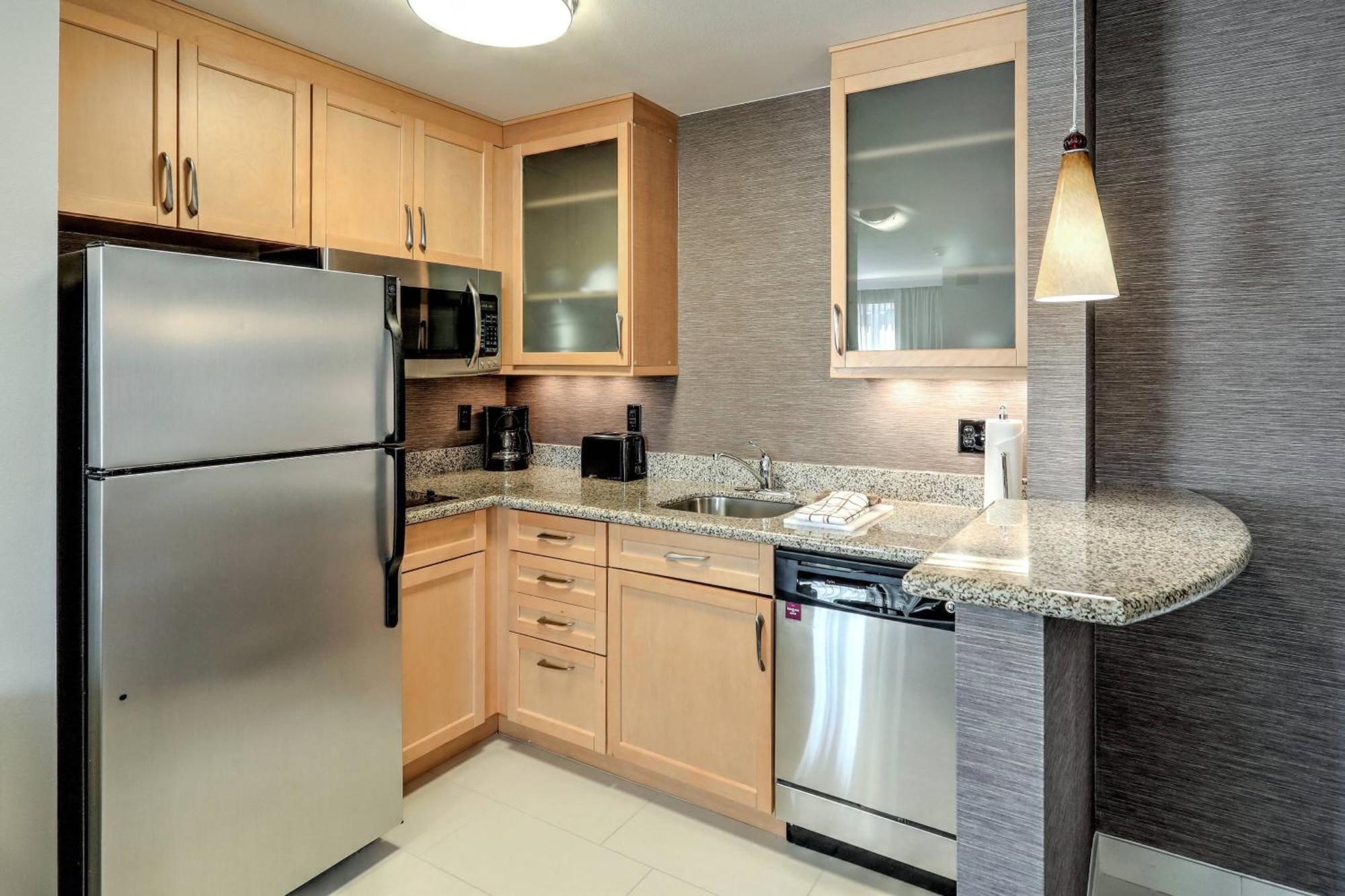 By Marriott Edison/raritan Center 3*